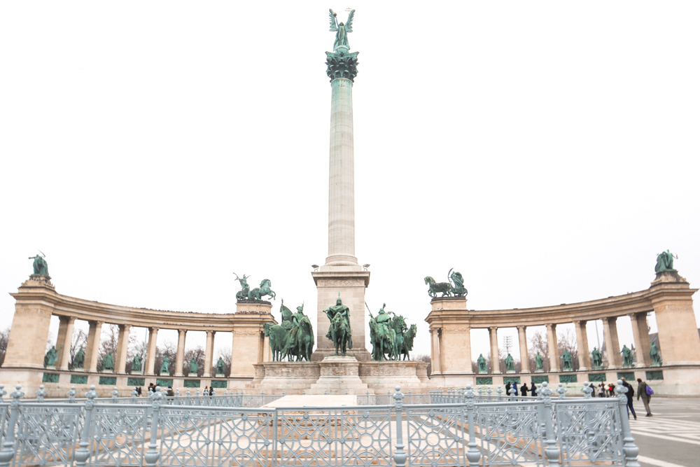   Heroes' Square  - כיכר הגיבורים בבודפשט