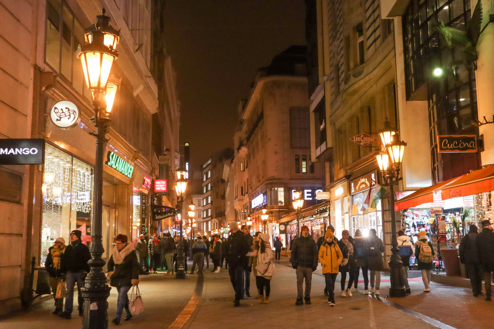  רחוב ואצ'י Váci utca  - רחוב השופינג בבודפשט