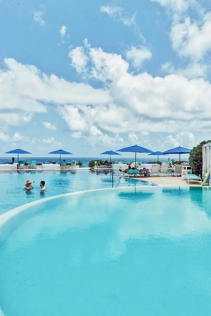 בריכת אינפיניטי במלון הכל כלול בקנקון