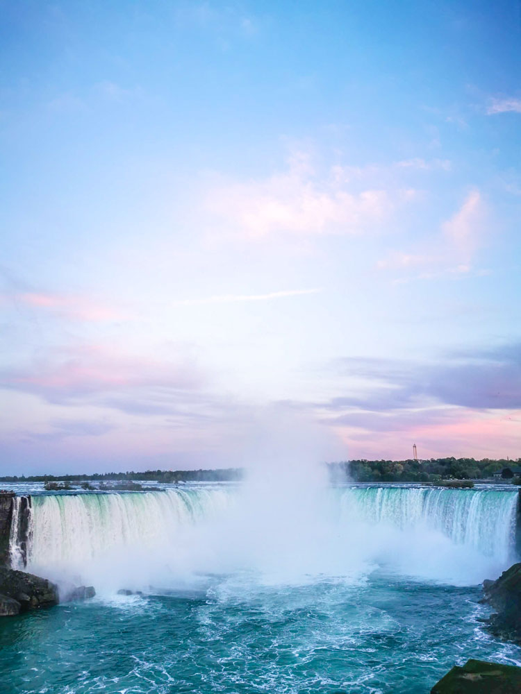 קנדה ומפלי הניאגרה